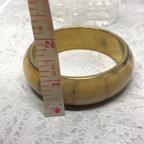 Vintage brass with bone inlay bangle bracelet - Picture 4 of 5